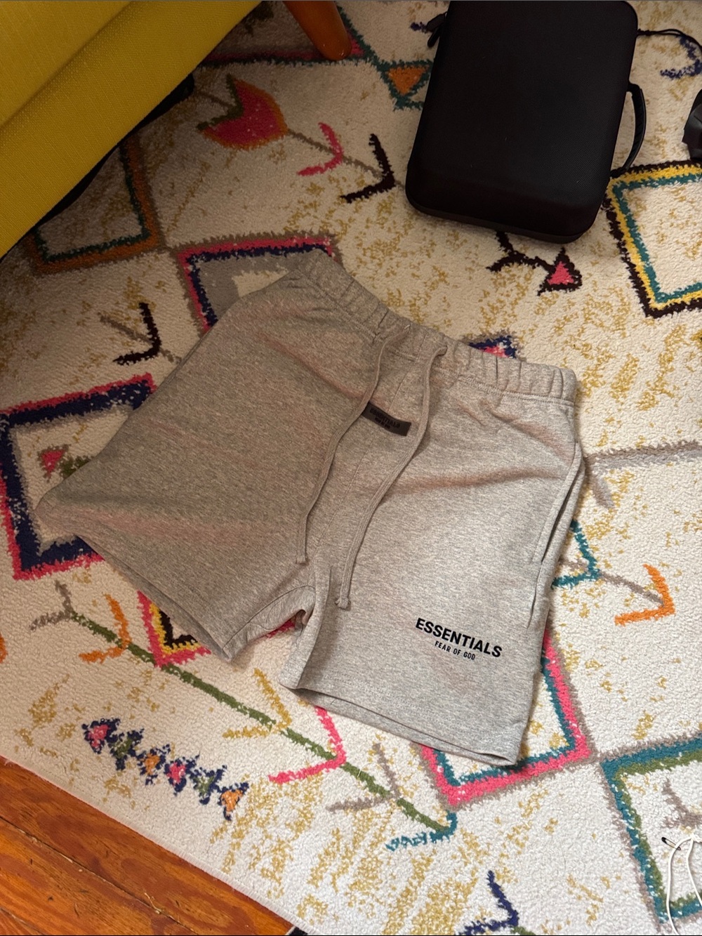 Essentials grey shorts S